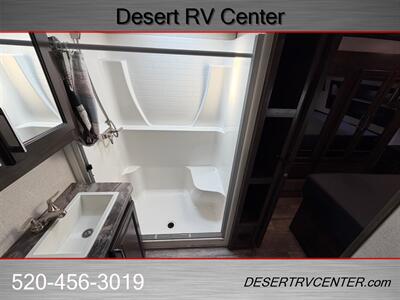 2021 Keystone VOLTAGE 3351  TRITON - Photo 15 - Huachuca City, AZ 85616