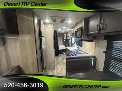 2023 JAYCO 212QBW   - Photo 16 - Huachuca City, AZ 85616