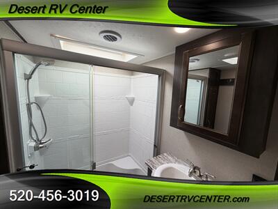 2019 FOREST RIVER 310RL   - Photo 18 - Huachuca City, AZ 85616