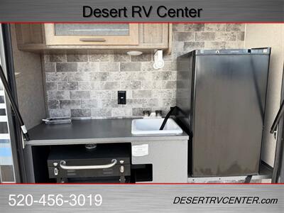 2017 FOREST RIVER 243RBS SURVEYOR - Photo 16 - Huachuca City, AZ 85616