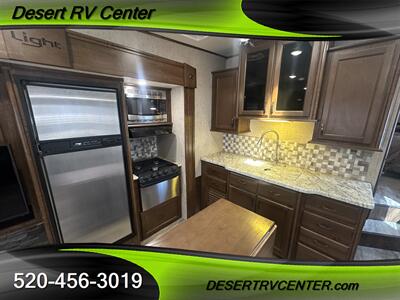 2017 HIGHLAND RIDGE 297RLS   - Photo 14 - Huachuca City, AZ 85616