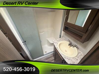 2018 KEYSTONE 310RE   - Photo 15 - Huachuca City, AZ 85616