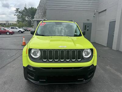 2017 Jeep Renegade Sport   - Photo 2 - Hazleton, PA 18201