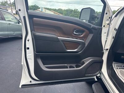 2017 Nissan Titan XD Platinum Reserve 4x4 4dr Crew Cab (Diesel) - Photo 16 - Hazleton, PA 18201