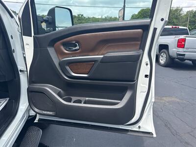 2017 Nissan Titan XD Platinum Reserve 4x4 4dr Crew Cab (Diesel) - Photo 27 - Hazleton, PA 18201