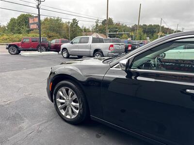 2017 Chrysler 300 C AWD 4dr Sedan - Photo 4 - Hazleton, PA 18201