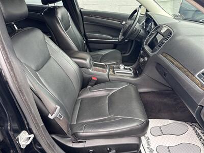 2017 Chrysler 300 C AWD 4dr Sedan - Photo 21 - Hazleton, PA 18201