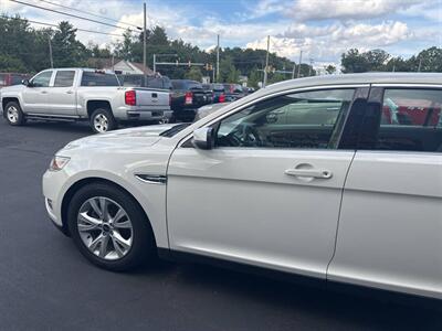 2011 Ford Taurus SEL AWD 4dr Sedan - Photo 4 - Hazleton, PA 18201