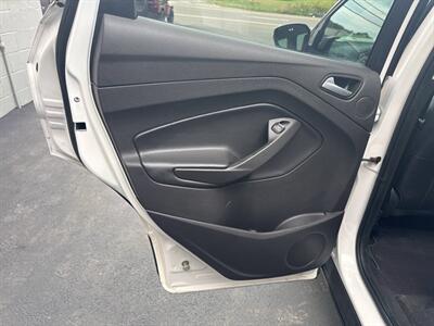 2019 Ford Escape Titanium AWD 4dr SUV   - Photo 18 - Hazleton, PA 18201