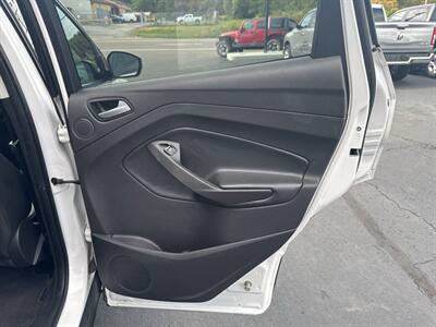 2019 Ford Escape Titanium AWD 4dr SUV   - Photo 23 - Hazleton, PA 18201