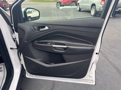 2019 Ford Escape Titanium AWD 4dr SUV   - Photo 24 - Hazleton, PA 18201