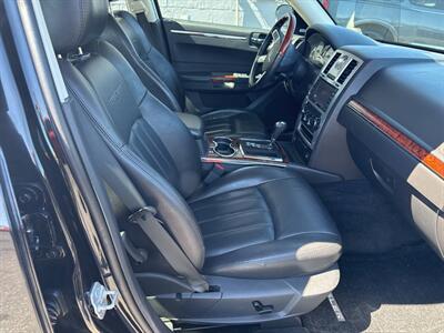 2010 Chrysler 300C AWD 4dr Sedan   - Photo 23 - Hazleton, PA 18201
