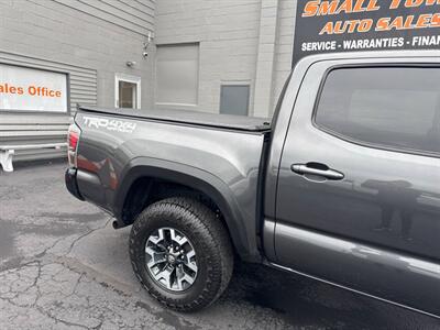 2017 Toyota Tacoma TRD Off Road 4x4 4dr Double Cab 5.0 ft SB 6A - Photo 9 - Hazleton, PA 18201