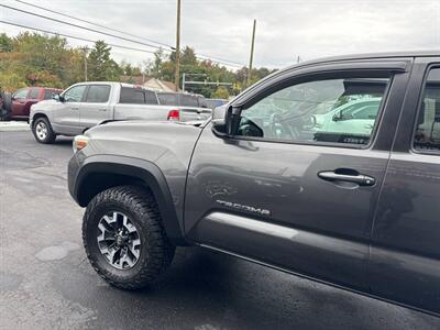 2017 Toyota Tacoma TRD Off Road 4x4 4dr Double Cab 5.0 ft SB 6A - Photo 4 - Hazleton, PA 18201