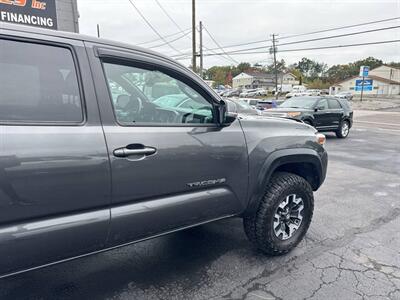 2017 Toyota Tacoma TRD Off Road 4x4 4dr Double Cab 5.0 ft SB 6A - Photo 10 - Hazleton, PA 18201