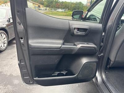 2017 Toyota Tacoma TRD Off Road 4x4 4dr Double Cab 5.0 ft SB 6A - Photo 17 - Hazleton, PA 18201
