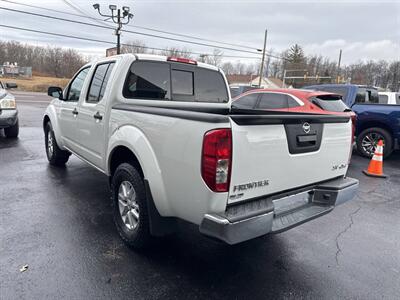 2019 Nissan Frontier SV 4x4 4dr Crew Cab 5 ft. SB 5A   - Photo 6 - Hazleton, PA 18201