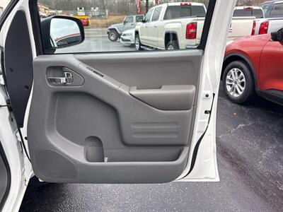 2019 Nissan Frontier SV 4x4 4dr Crew Cab 5 ft. SB 5A   - Photo 24 - Hazleton, PA 18201