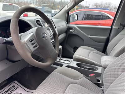 2019 Nissan Frontier SV 4x4 4dr Crew Cab 5 ft. SB 5A   - Photo 15 - Hazleton, PA 18201
