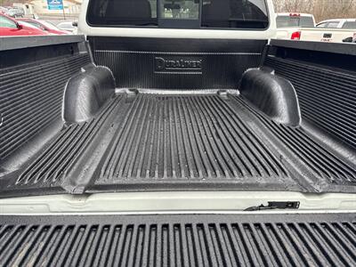2019 Nissan Frontier SV 4x4 4dr Crew Cab 5 ft. SB 5A   - Photo 19 - Hazleton, PA 18201