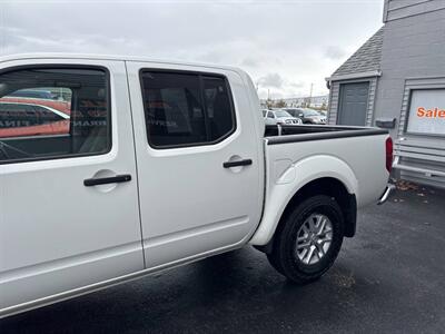 2019 Nissan Frontier SV 4x4 4dr Crew Cab 5 ft. SB 5A   - Photo 5 - Hazleton, PA 18201