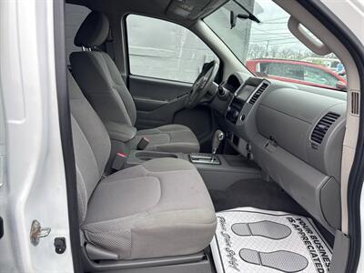 2019 Nissan Frontier SV 4x4 4dr Crew Cab 5 ft. SB 5A   - Photo 23 - Hazleton, PA 18201