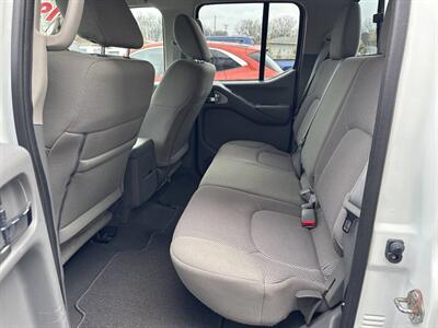 2019 Nissan Frontier SV 4x4 4dr Crew Cab 5 ft. SB 5A   - Photo 16 - Hazleton, PA 18201