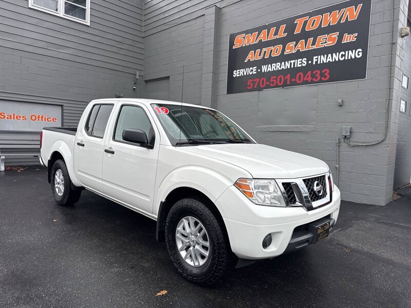 2019 Nissan Frontier SV 4x4 4dr Crew Cab 5 ft. SB 5A   - Photo 1 - Hazleton, PA 18201