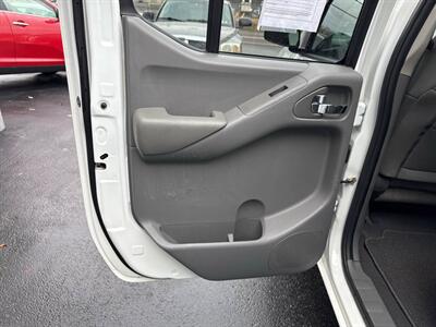 2019 Nissan Frontier SV 4x4 4dr Crew Cab 5 ft. SB 5A   - Photo 17 - Hazleton, PA 18201