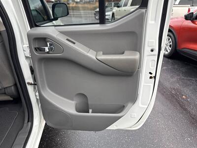 2019 Nissan Frontier SV 4x4 4dr Crew Cab 5 ft. SB 5A   - Photo 21 - Hazleton, PA 18201
