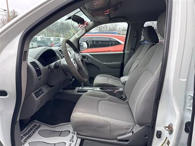 2019 Nissan Frontier SV 4x4 4dr Crew Cab 5 ft. SB 5A   - Photo 13 - Hazleton, PA 18201