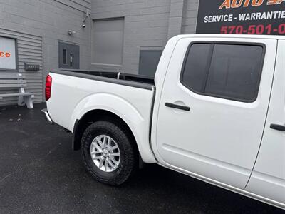 2019 Nissan Frontier SV 4x4 4dr Crew Cab 5 ft. SB 5A   - Photo 9 - Hazleton, PA 18201