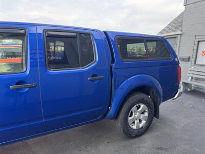 2013 Nissan Frontier SV 4x4 4dr Crew Cab 5 ft. SB Pickup 5A   - Photo 5 - Hazleton, PA 18201
