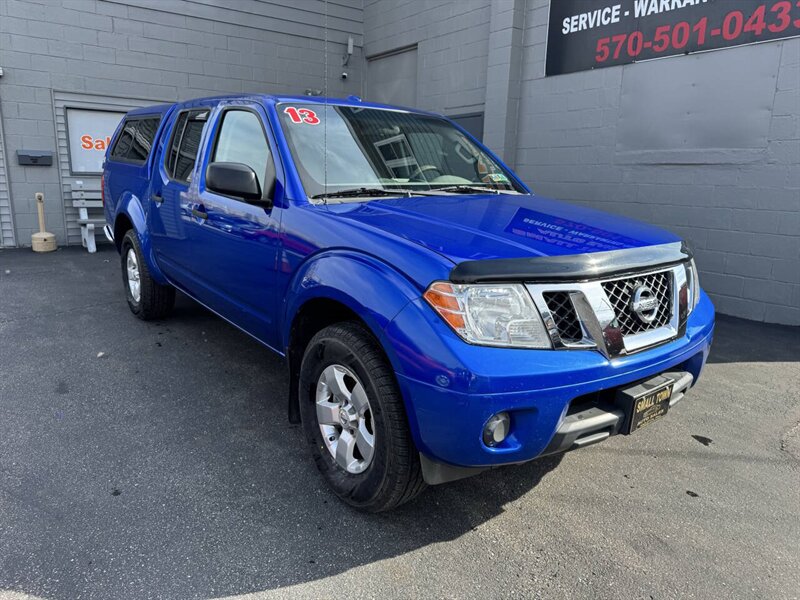 2013 Nissan Frontier SV 4x4 4dr Crew Cab 5 ft. SB Pickup 5A  