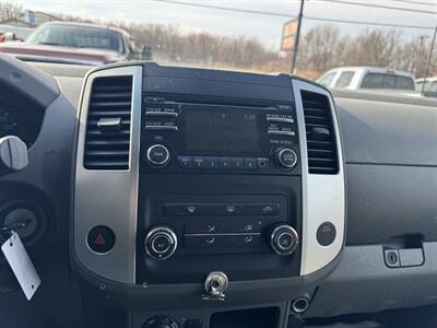 2013 Nissan Frontier SV 4x4 4dr Crew Cab 5 ft. SB Pickup 5A   - Photo 27 - Hazleton, PA 18201