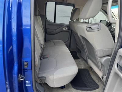 2013 Nissan Frontier SV 4x4 4dr Crew Cab 5 ft. SB Pickup 5A   - Photo 20 - Hazleton, PA 18201