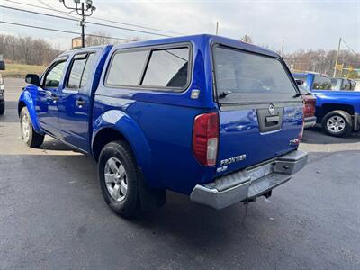 2013 Nissan Frontier SV 4x4 4dr Crew Cab 5 ft. SB Pickup 5A   - Photo 6 - Hazleton, PA 18201