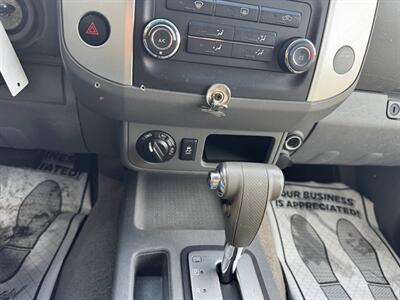 2013 Nissan Frontier SV 4x4 4dr Crew Cab 5 ft. SB Pickup 5A   - Photo 28 - Hazleton, PA 18201
