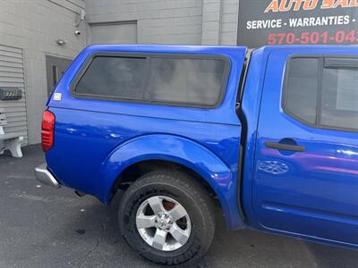 2013 Nissan Frontier SV 4x4 4dr Crew Cab 5 ft. SB Pickup 5A   - Photo 9 - Hazleton, PA 18201