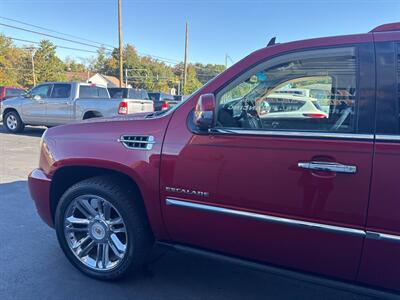 2013 Cadillac Escalade Platinum Edition AWD 4dr SUV - Photo 4 - Hazleton, PA 18201