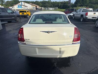 2005 Chrysler 300C 4dr Sedan - Photo 5 - Hazleton, PA 18201
