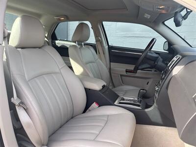 2005 Chrysler 300C 4dr Sedan - Photo 23 - Hazleton, PA 18201