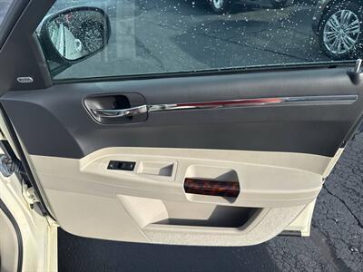 2005 Chrysler 300C 4dr Sedan - Photo 24 - Hazleton, PA 18201
