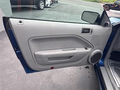 2006 Ford Mustang V6 Standard 2dr Fastback   - Photo 32 - Hazleton, PA 18201