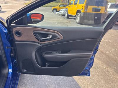 2015 Chrysler 200 C AWD 4dr Sedan   - Photo 24 - Hazleton, PA 18201