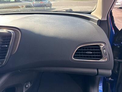 2015 Chrysler 200 C AWD 4dr Sedan   - Photo 26 - Hazleton, PA 18201