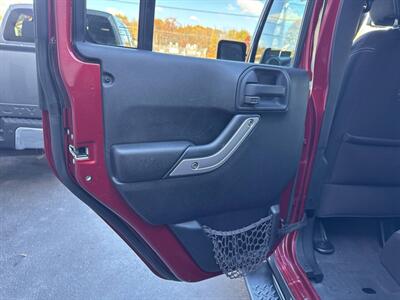 2013 Jeep Wrangler Sahara 4x4 4dr SUV   - Photo 17 - Hazleton, PA 18201