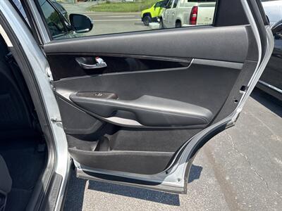 2018 Kia Sorento LX AWD 4dr SUV - Photo 23 - Hazleton, PA 18201