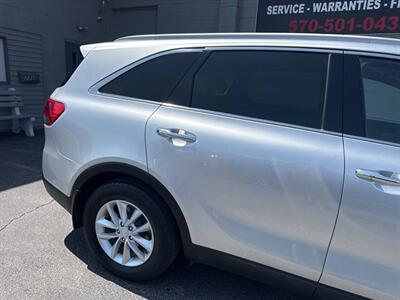 2018 Kia Sorento LX AWD 4dr SUV - Photo 9 - Hazleton, PA 18201