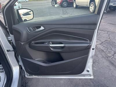 2015 Ford Escape Titanium AWD 4dr SUV - Photo 24 - Hazleton, PA 18201